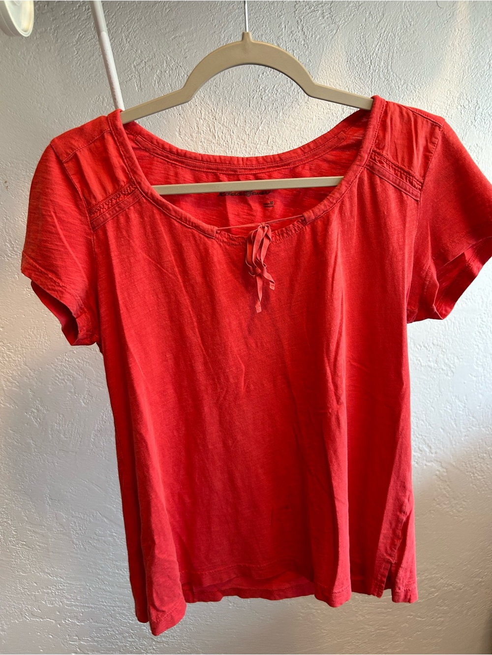 Eddie Bauer Red Short Sleeve Scoop Neck Tee with Tie